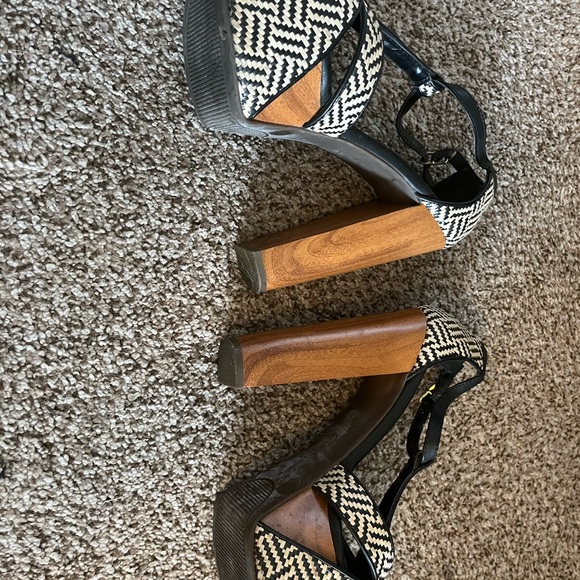 Size 7.5 Jessica Simpson chunky heels wood checkered platform high black white - Picture 2 of 4